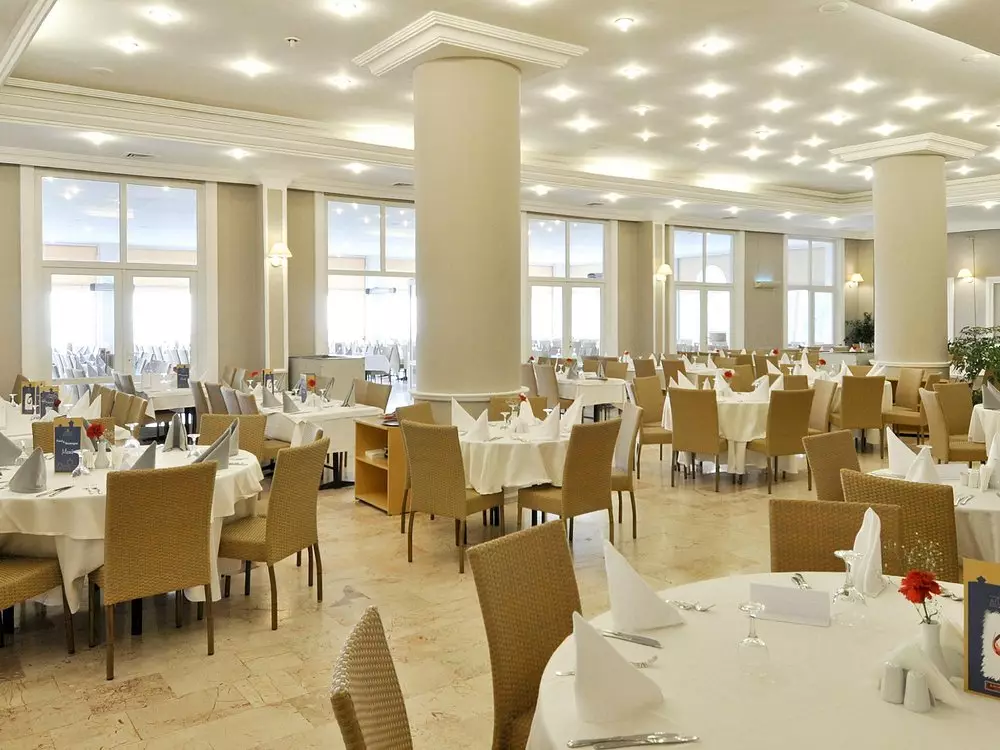 رستوران Ladonia Adakule